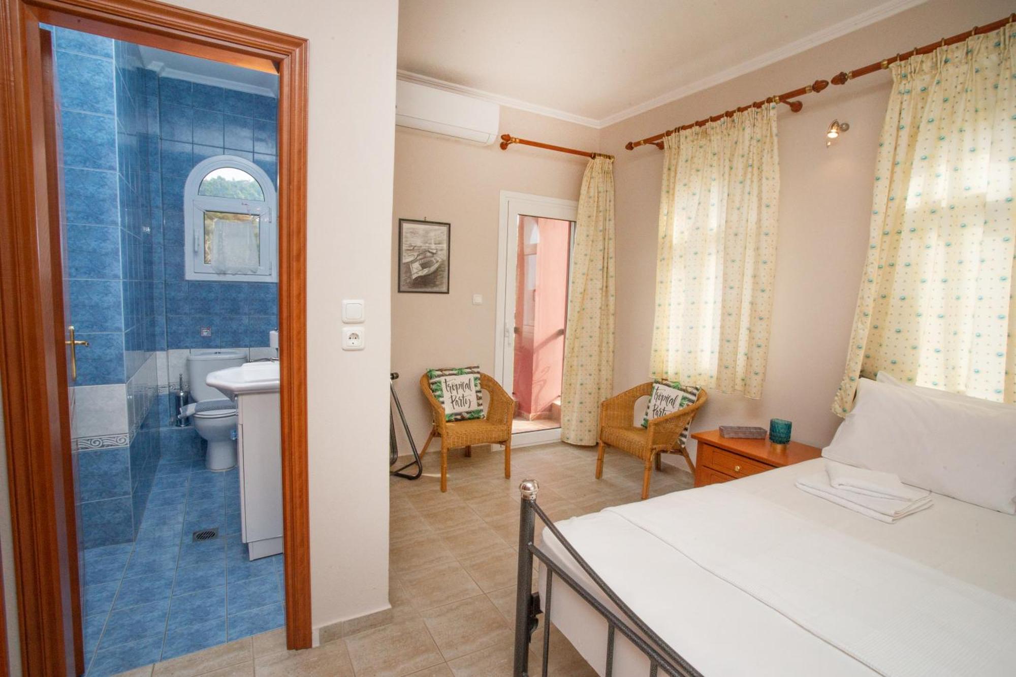 Private 6-Bdrm Villa With Garden 150M To Beach Paradisos Exteriör bild