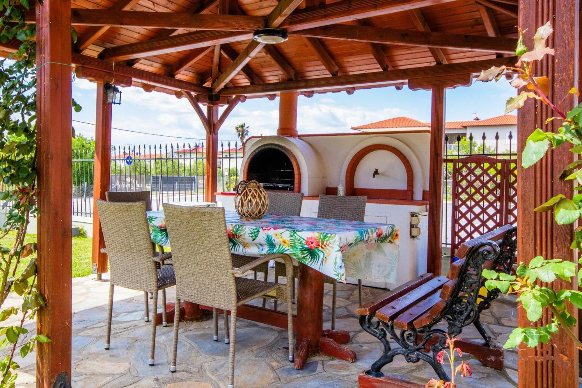 Private 6-Bdrm Villa With Garden 150M To Beach Paradisos Exteriör bild
